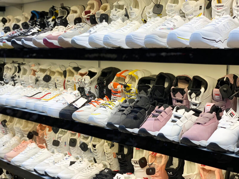 Chợ Xin Hao Pan chuyên bán giày thể thao
